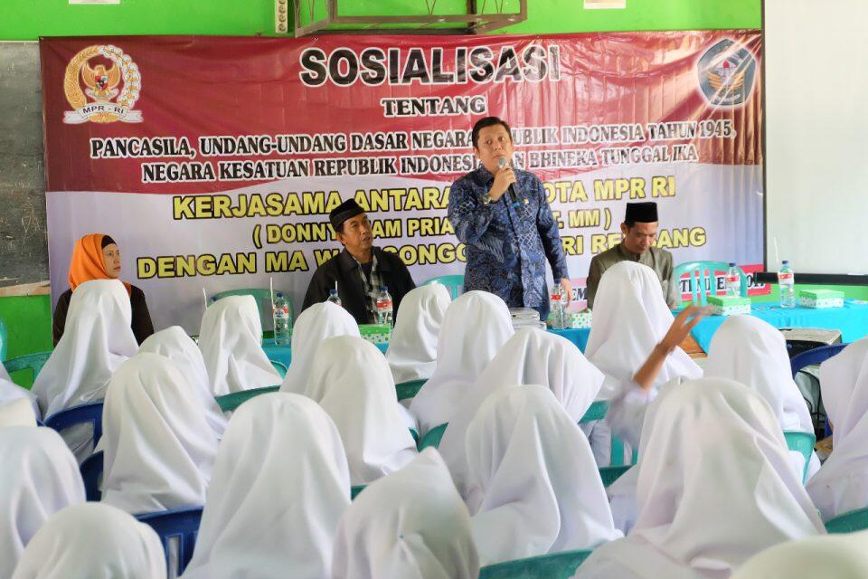 Langkah Donny Imam Priambodo dalam Menanggapi Hoax