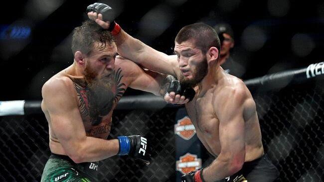 Hasil UFC 229 - Khabib Bungkam McGregor Lalu Kerusuhan Terjadi

