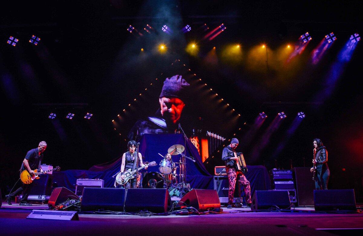 Gokil! Reuni Nirvana Jadi Kejutan di Konser Foo Fighters