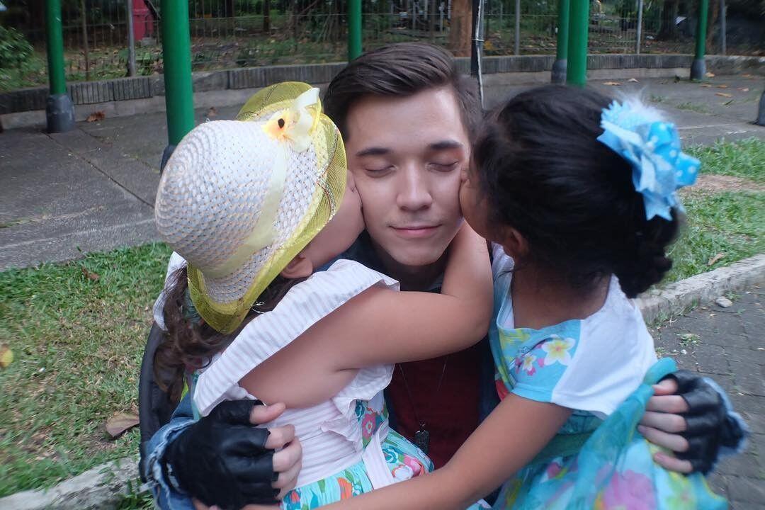 Layaknya Anak Kandung, 7 Artis Ini Dekat Sekali dengan Anak Tirinya