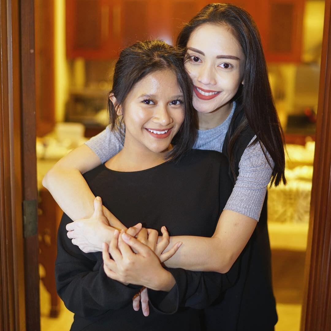 Layaknya Anak Kandung, 7 Artis Ini Dekat Sekali dengan Anak Tirinya
