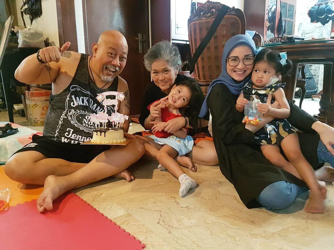 Haru, 8 Pelajaran Cinta yang Bisa Dipetik dari Indro Warkop & Istri