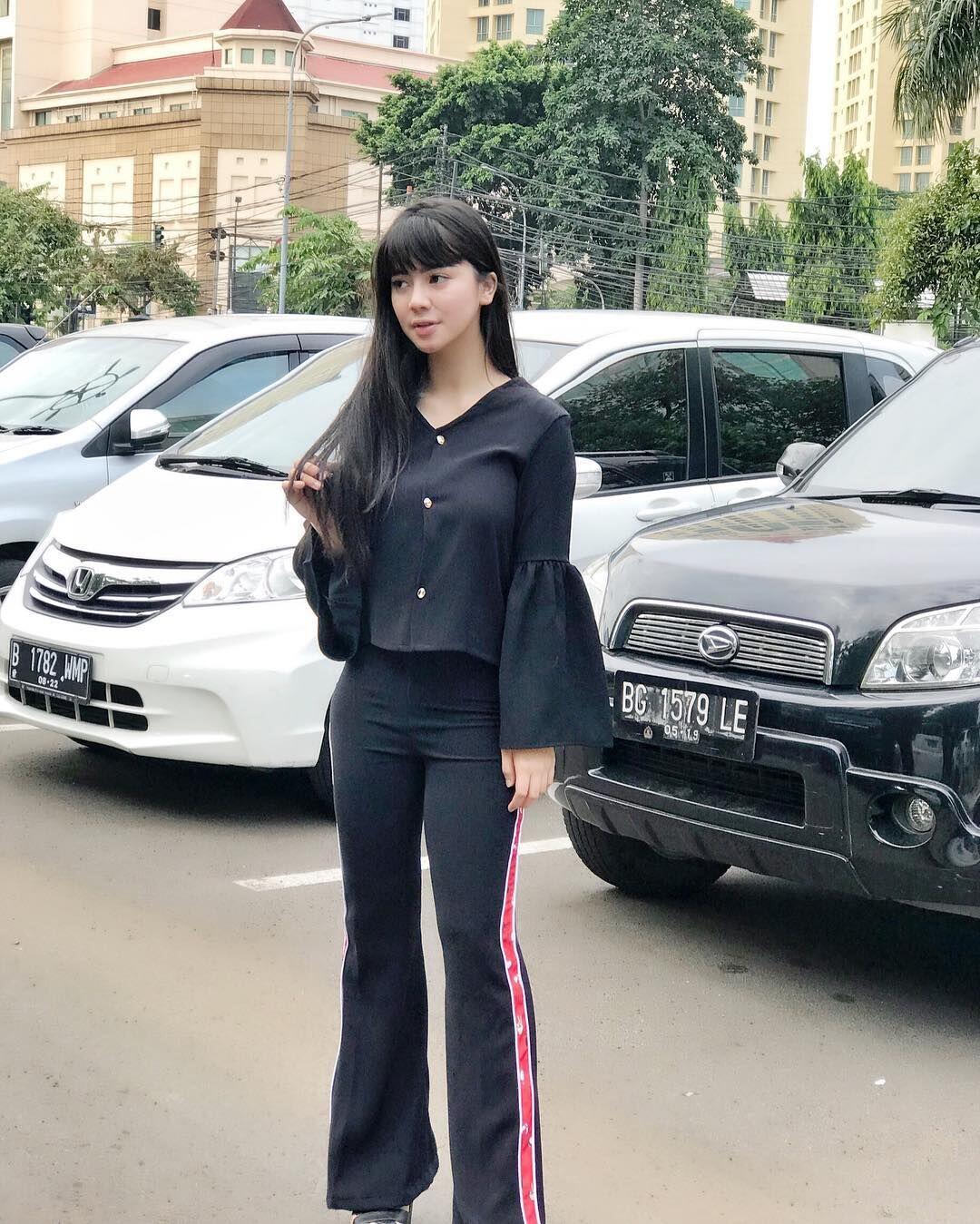 Berponi, 10 Potret Felicya Angelista yang Makin Imut dan Awet Muda