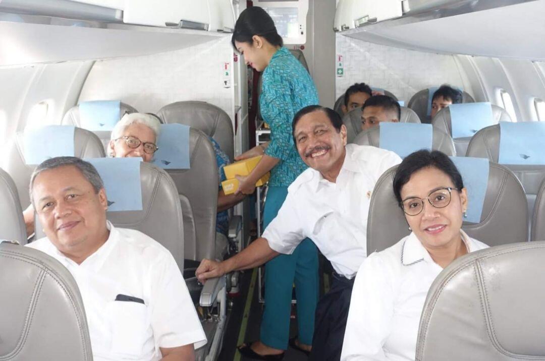 FOTO: Direktur IMF Kunjungi Korban Gempa Lombok Naik Pesawat ATR