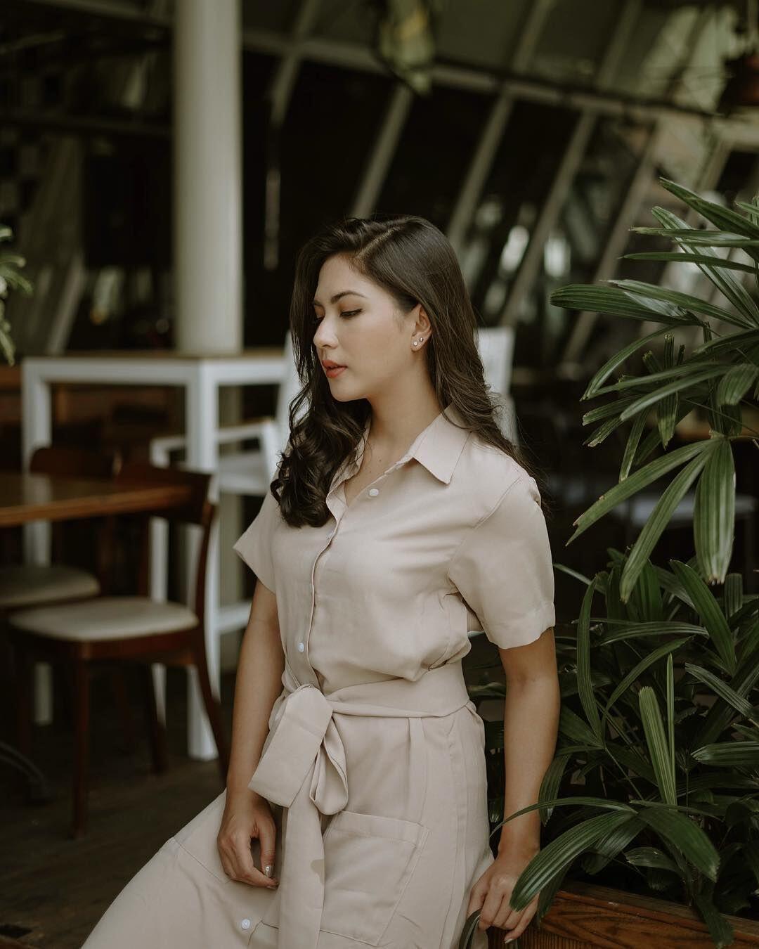 10 Adu Gaya Seleb Pakai Outfit Formal, Referensi Pas buat Ngantor!