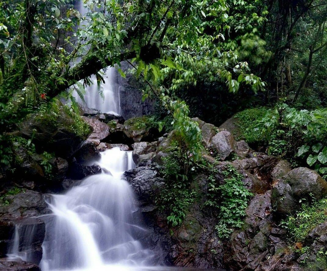 5 Air Terjun Terdekat dari Jakarta Ini Dijamin Bikin Adem Pikiran