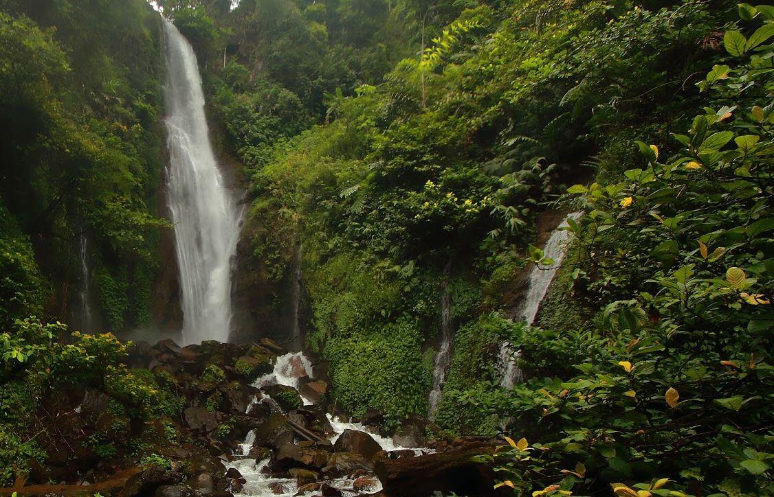 5 Air Terjun Terdekat dari Jakarta Ini Dijamin Bikin Adem Pikiran