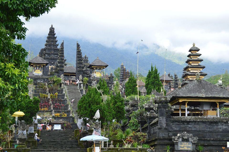 9 Pura Kuno yang Paling Menakjubkan di Pulau Bali, Indah Banget!