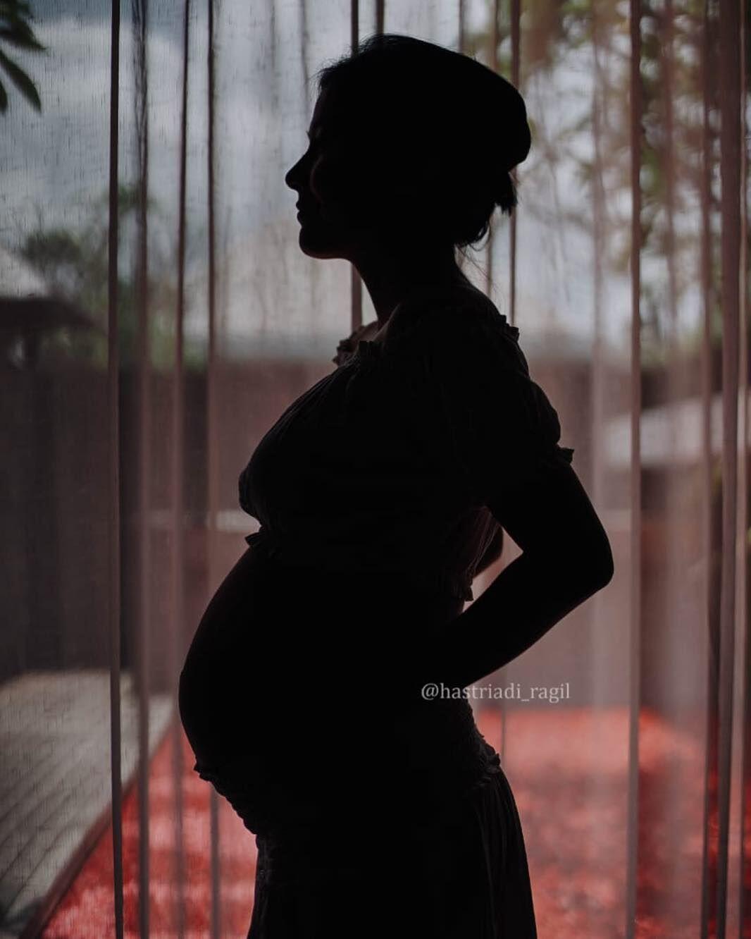 Manis Banget, Ini 10 Potret Babymoon Ardina Rasti & Arie di Bali