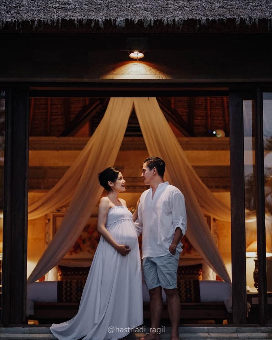 Manis Banget, Ini 10 Potret Babymoon Ardina Rasti & Arie di Bali
