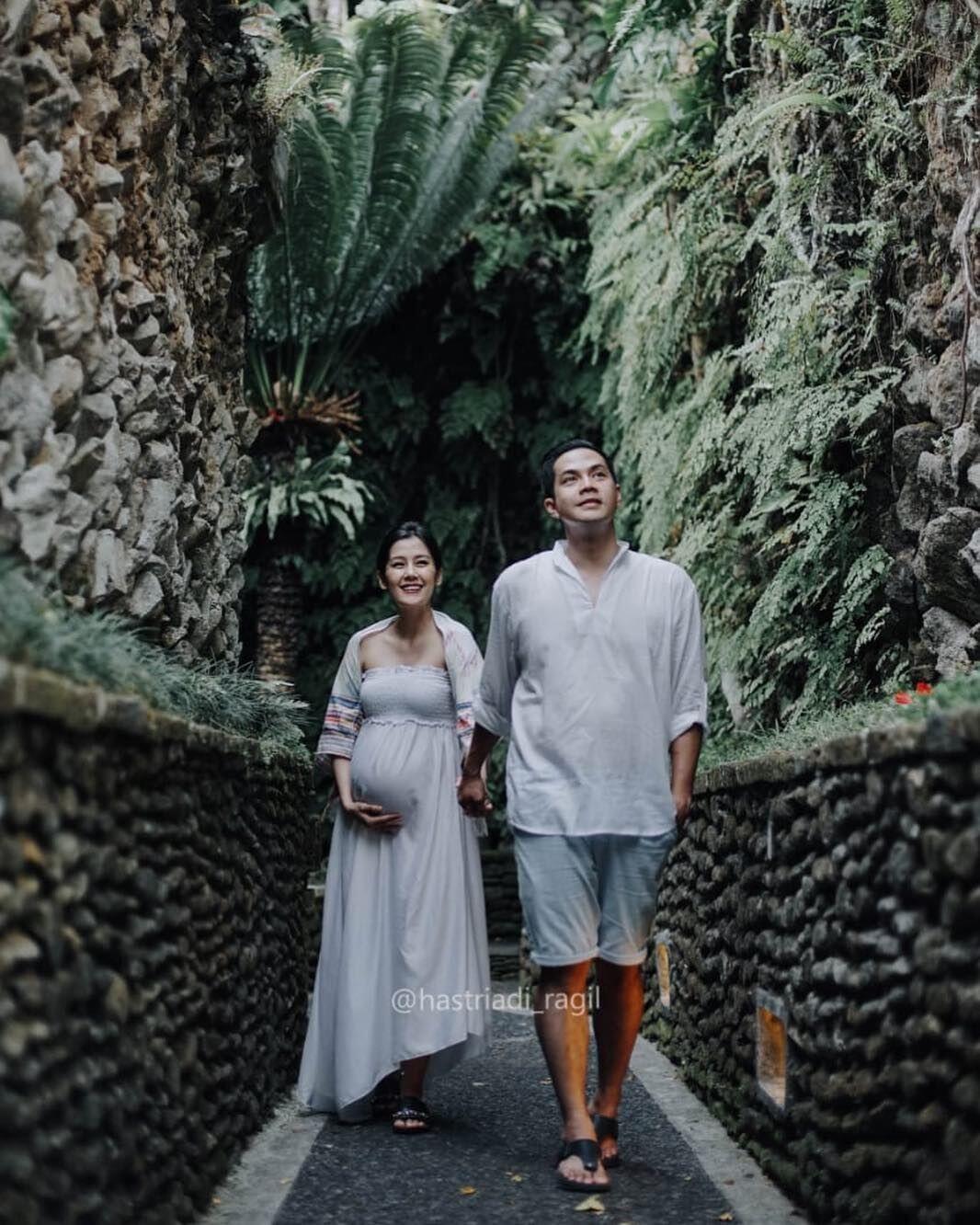 Manis Banget, Ini 10 Potret Babymoon Ardina Rasti & Arie di Bali