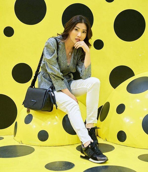10 Outfit Kece & Berkelas Sarwendah Saat Berlibur, Bisa Jadi Panutan!