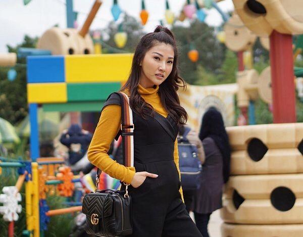 10 Outfit Kece & Berkelas Sarwendah Saat Berlibur, Bisa Jadi Panutan!