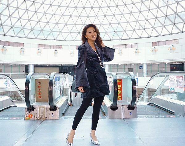 10 Outfit Kece & Berkelas Sarwendah Saat Berlibur, Bisa Jadi Panutan!