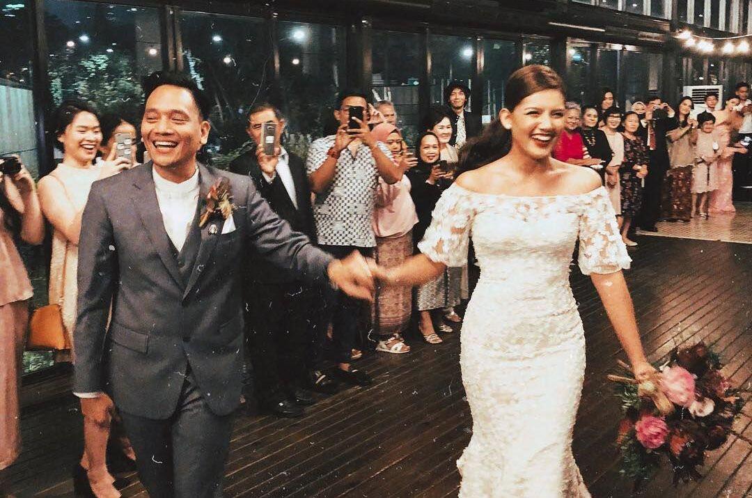 Elegan, 10 Potret Syahdu Pernikahan Monita Tahalea & Bayu Risa