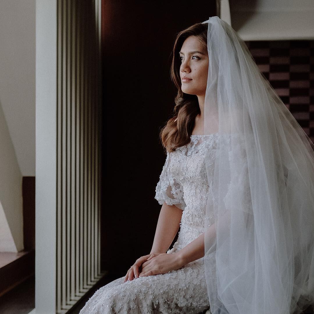 Elegan, 10 Potret Syahdu Pernikahan Monita Tahalea & Bayu Risa