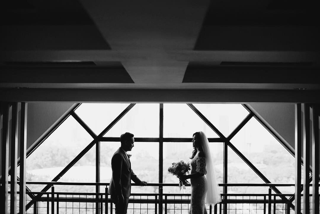 Elegan, 10 Potret Syahdu Pernikahan Monita Tahalea & Bayu Risa
