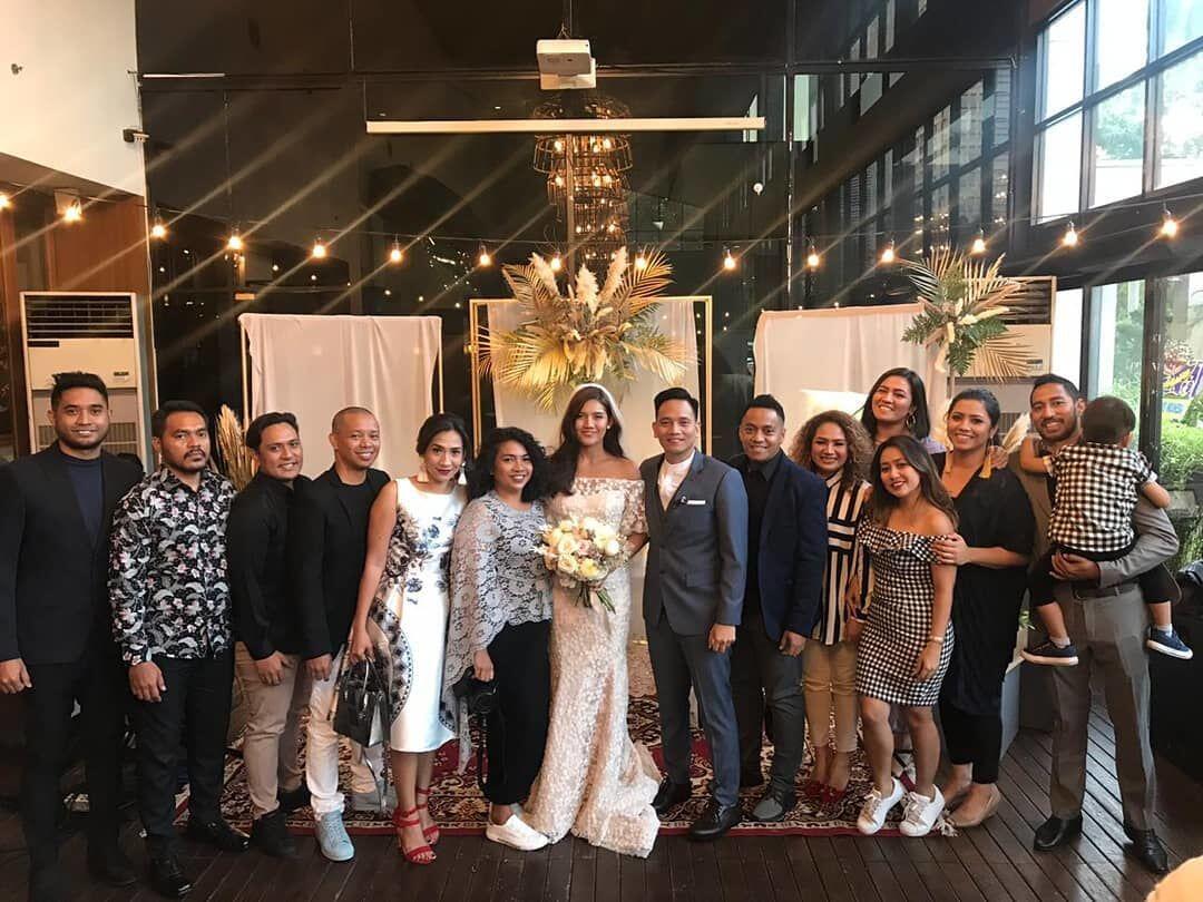 Elegan, 10 Potret Syahdu Pernikahan Monita Tahalea & Bayu Risa