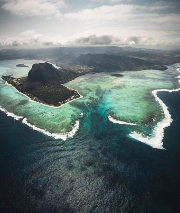 14 Potret Keindahan Pulau Keren dari Jendela Pesawat, Bikin Iri!
