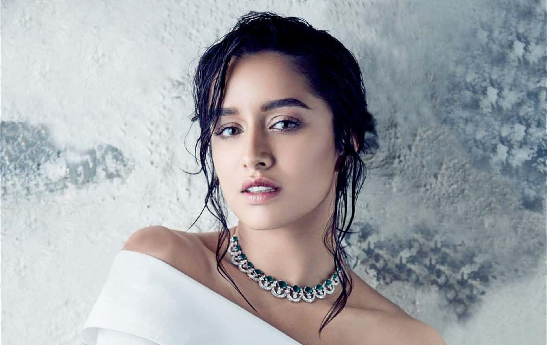 Bikin Iri, Ini 7 Aktris Bollywood Pemilik Mata Terindah