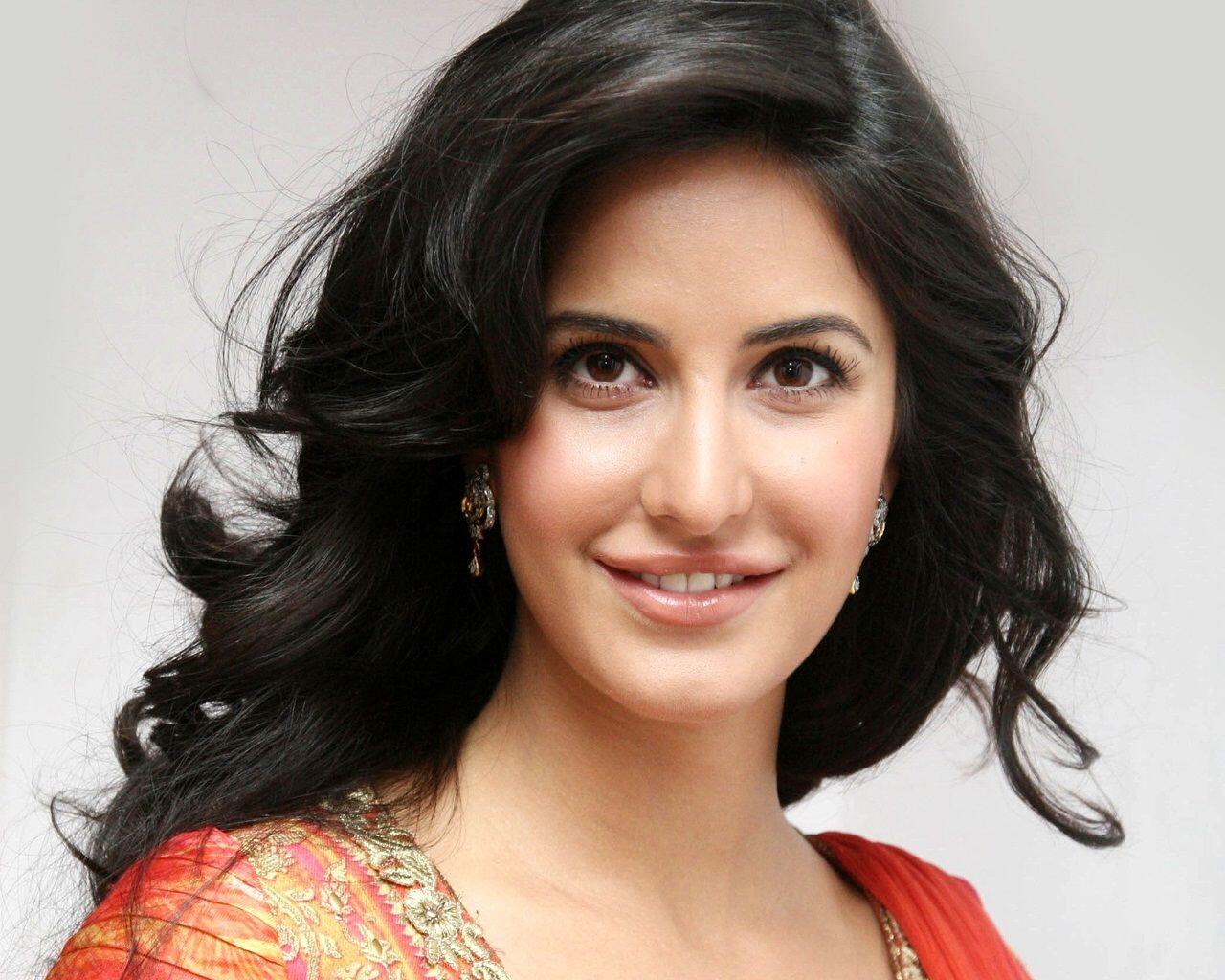 Bikin Iri, Ini 7 Aktris Bollywood Pemilik Mata Terindah
