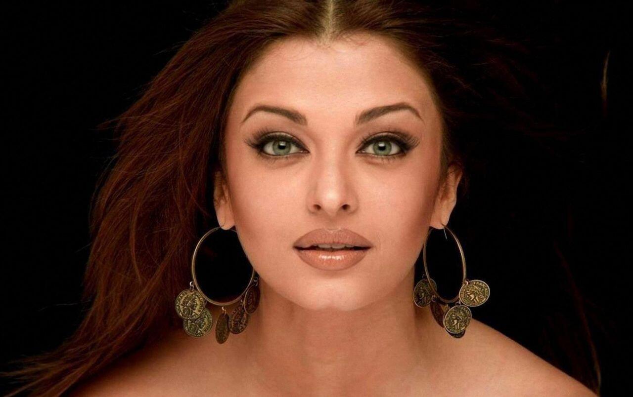 Bikin Iri, Ini 7 Aktris Bollywood Pemilik Mata Terindah
