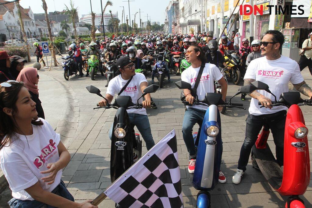 Macho Banget, 9 Gaya Adipati Hingga Tora Sudiro Saat Konvoi Motor