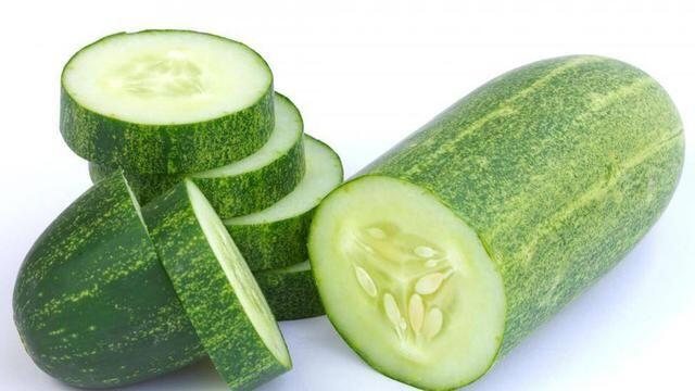 7 Cara Tetap Terhidrasi Selain Minum Air Putih, Ingin Mencoba?