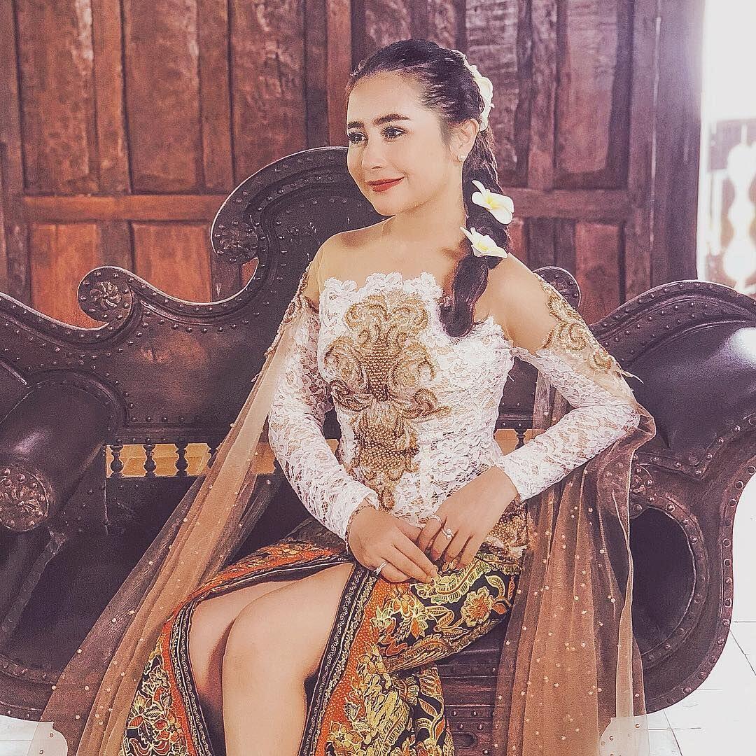 Bak Putri Keraton, 10 Potret Prilly Latuconsina dalam Balutan Kebaya