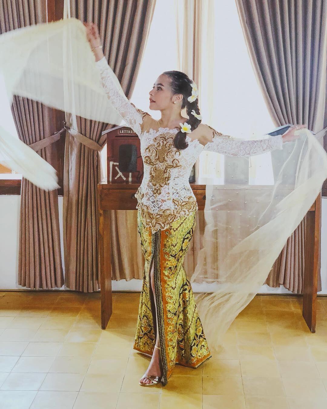 Bak Putri Keraton, 10 Potret Prilly Latuconsina dalam Balutan Kebaya