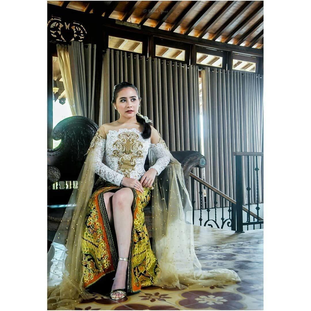 Bak Putri Keraton, 10 Potret Prilly Latuconsina dalam Balutan Kebaya