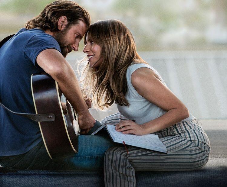 10 Potret Kemesraan Lady Gaga-Bradley Cooper di Film A Star Is Born