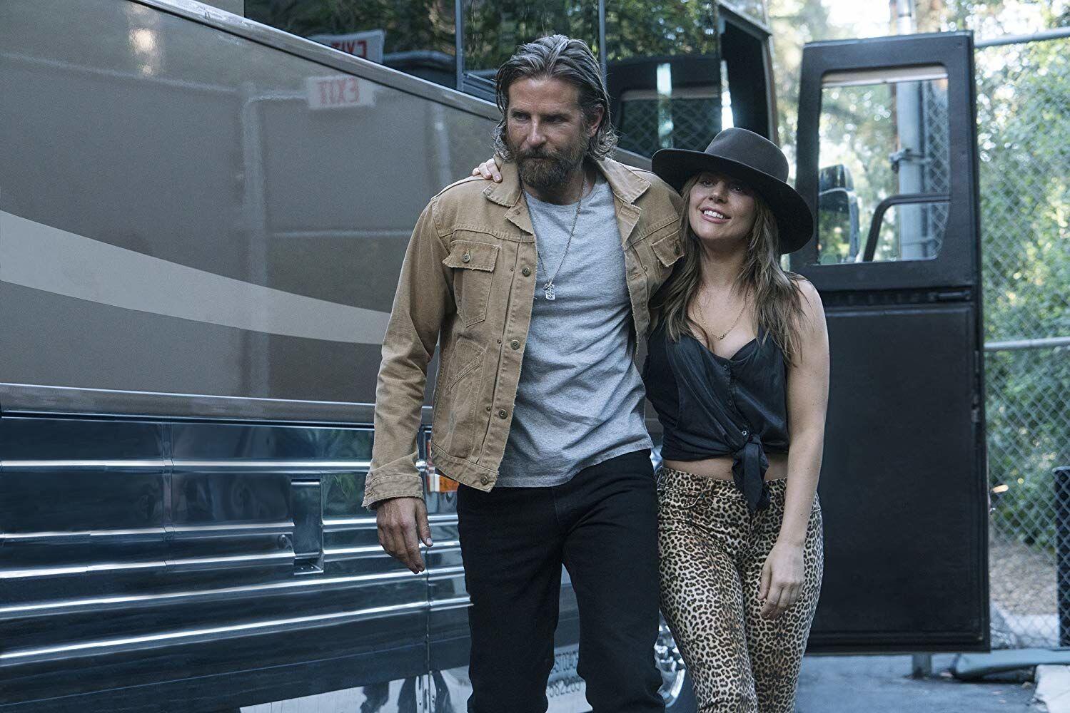 10 Potret Kemesraan Lady Gaga-Bradley Cooper di Film A Star Is Born