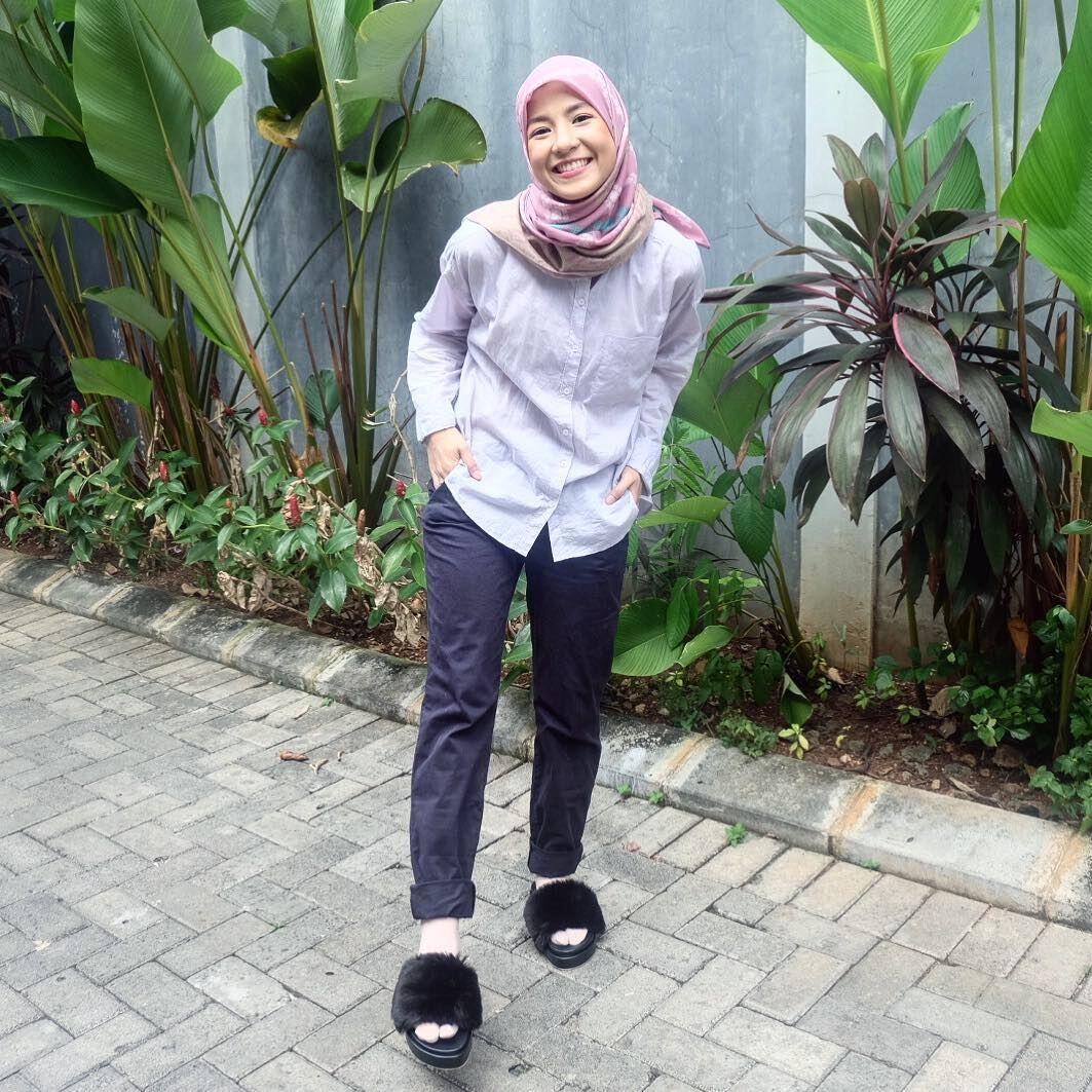 13 Style Elegan Seleb Berhijab Contekan Cewek Bertubuh Mungil