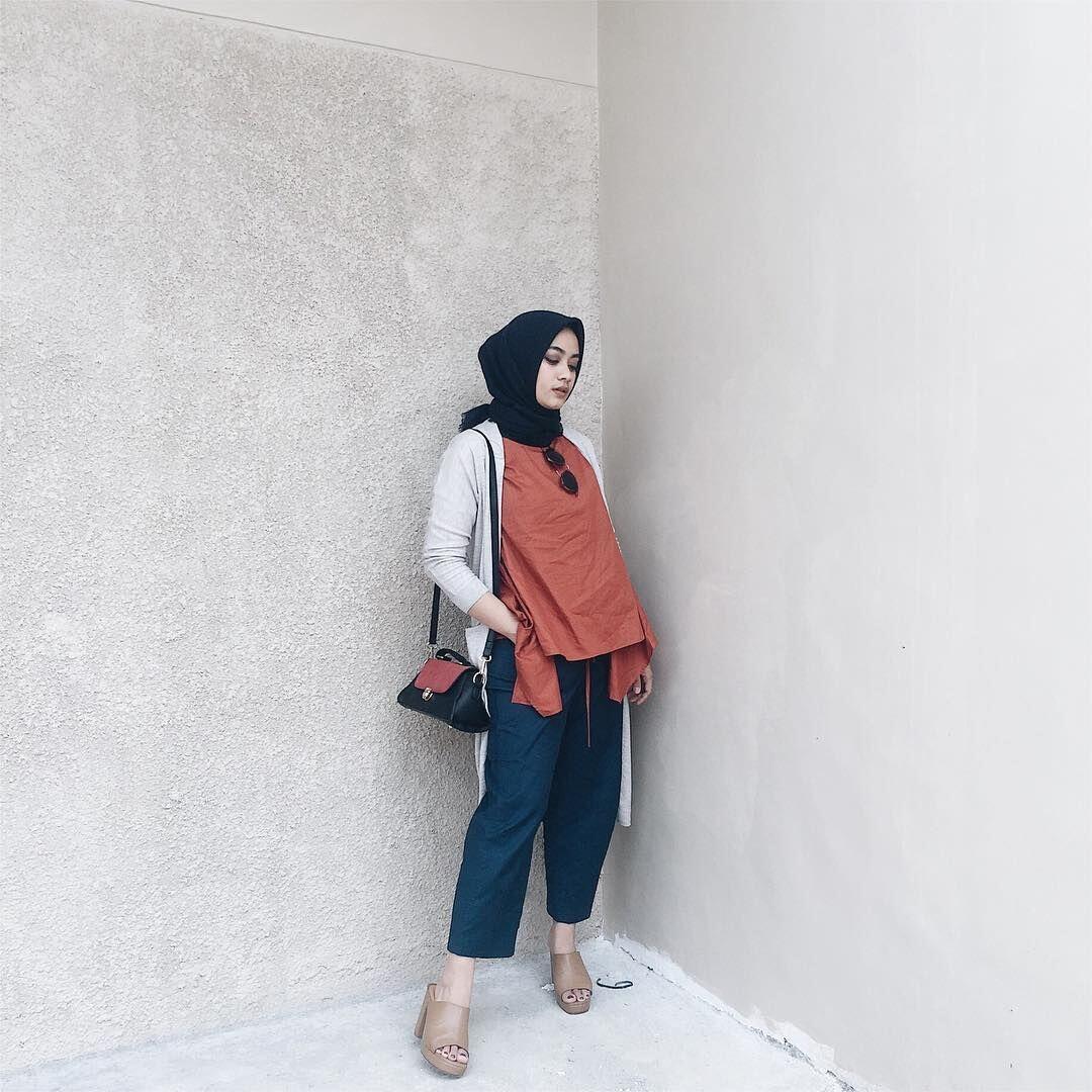 13 Style Elegan Seleb Berhijab Contekan Cewek Bertubuh Mungil