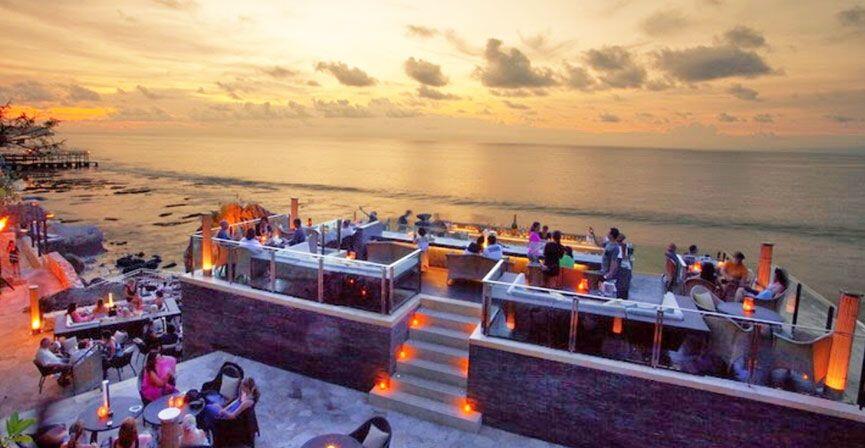 Syahdu Banget, Ini 5 Bar di Bali untuk Melihat Matahari Terbenam