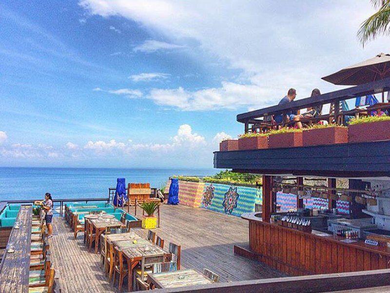 Syahdu Banget, Ini 5 Bar di Bali untuk Melihat Matahari Terbenam