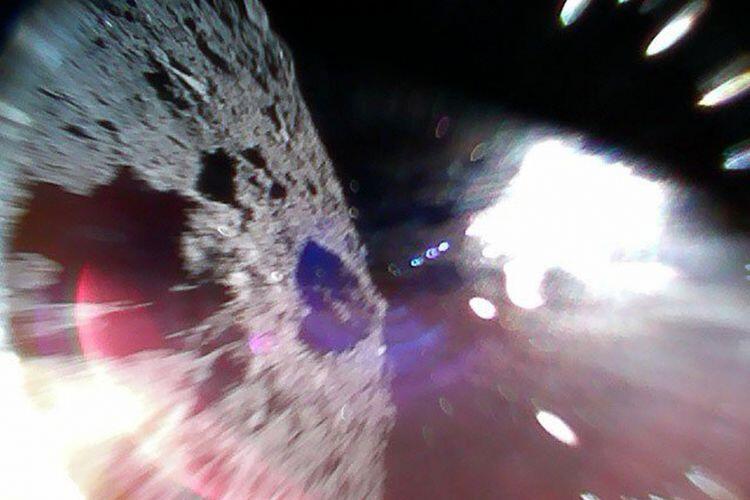 Pertama Kalinya 2 Robot Penjelajah Mendarat di Asteroid, Ini Misinya