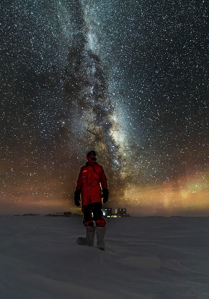 Ilmuwan Ini Bagi Foto Lucu Dirinya di Antartika dengan Suhu -80 derajat Celcius