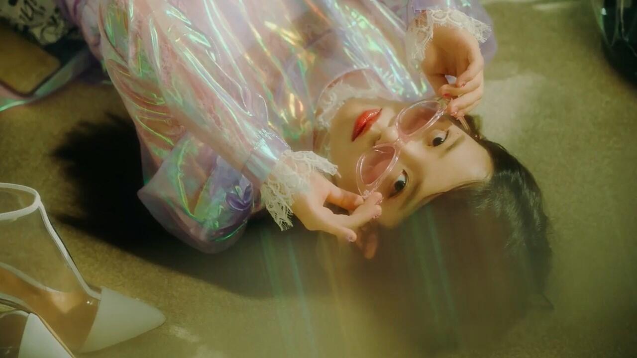 Cuteness Overload! IU Tampil Gemas di Video Klip Terbaru 'BBIBBI'