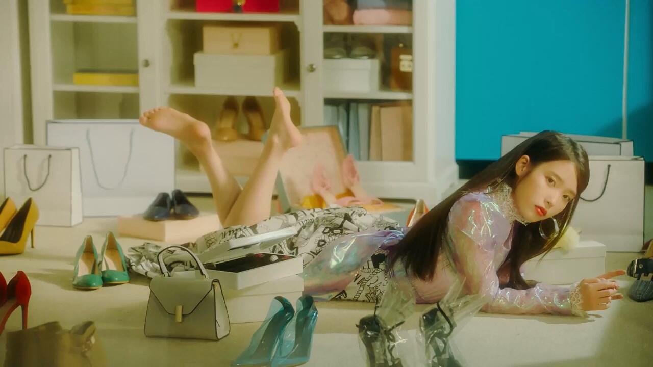 Cuteness Overload! IU Tampil Gemas di Video Klip Terbaru 'BBIBBI'