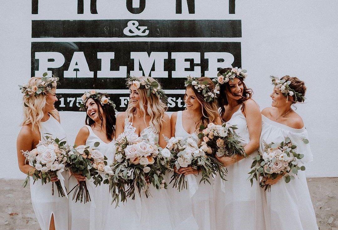 10 Inspirasi Warna Gaun Bridesmaids Kekinian untuk Pernikahan Impian!
