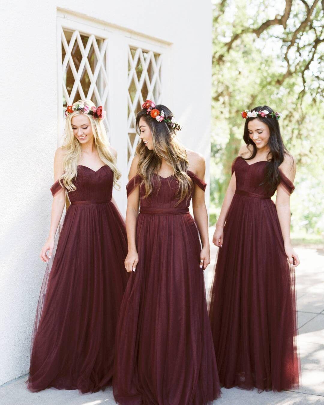 10 Inspirasi Warna Gaun Bridesmaids Kekinian untuk Pernikahan Impian!