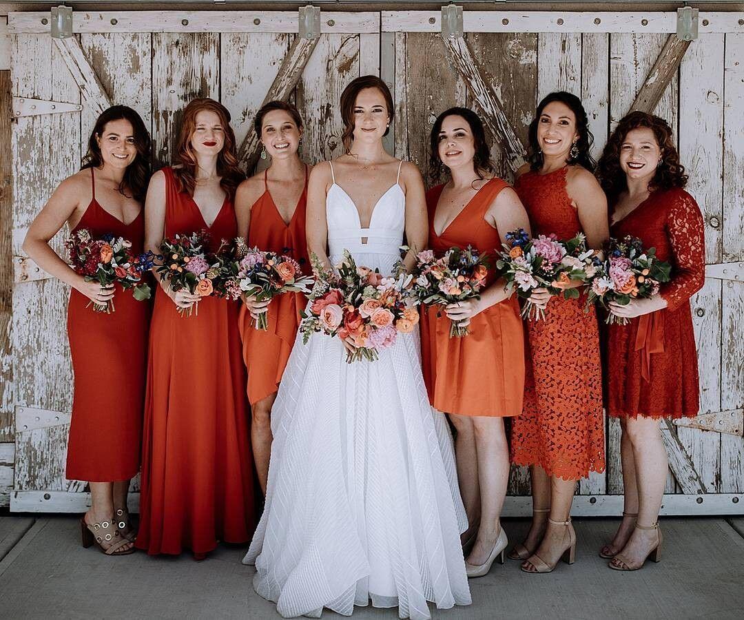 10 Inspirasi Warna Gaun Bridesmaids Kekinian untuk Pernikahan Impian!