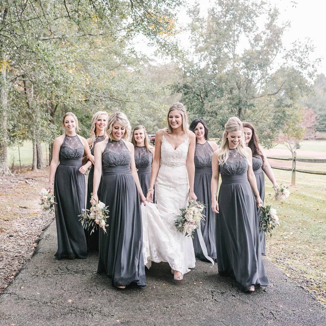 10 Inspirasi Warna Gaun Bridesmaids Kekinian untuk Pernikahan Impian!