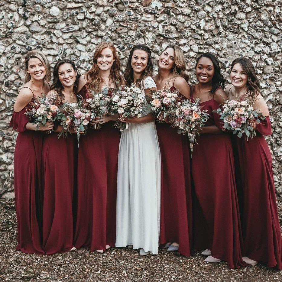 10 Inspirasi Warna Gaun Bridesmaids Kekinian untuk Pernikahan Impian!