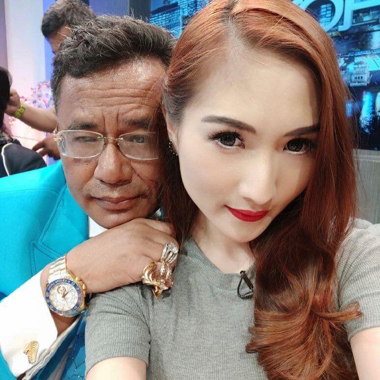Tajir Melintir, 10 Potret Hotman Paris Dikelilingi Wanita Menawan