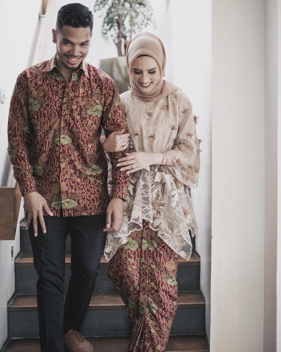 12 Inspirasi Manis Kebaya Couple buat Tunangan, Serasi Memesona