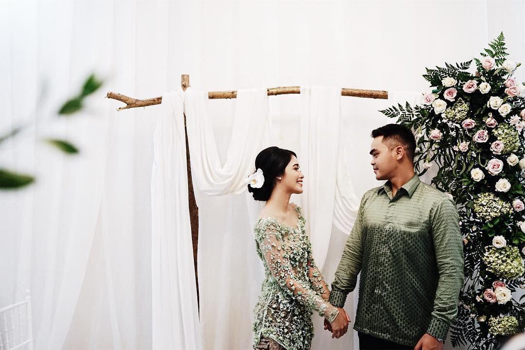 Baju Untuk Tunangan Couple - Couple Keren