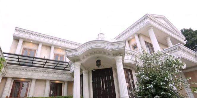 Tajir Melintir, 11 Potret Rumah Mewah Keluarga Anang & Ashanty